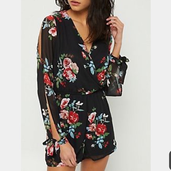Rue21 Pants - ‼️✨1 HOUR SALE✨‼️ Floral Print Romper 💗